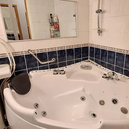 Airport - Bath - Kids Friendly *