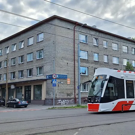 Airport - Bath - Kids Friendly 公寓