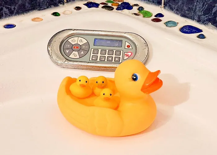 Airport - Bath - Kids Friendly * 塔林